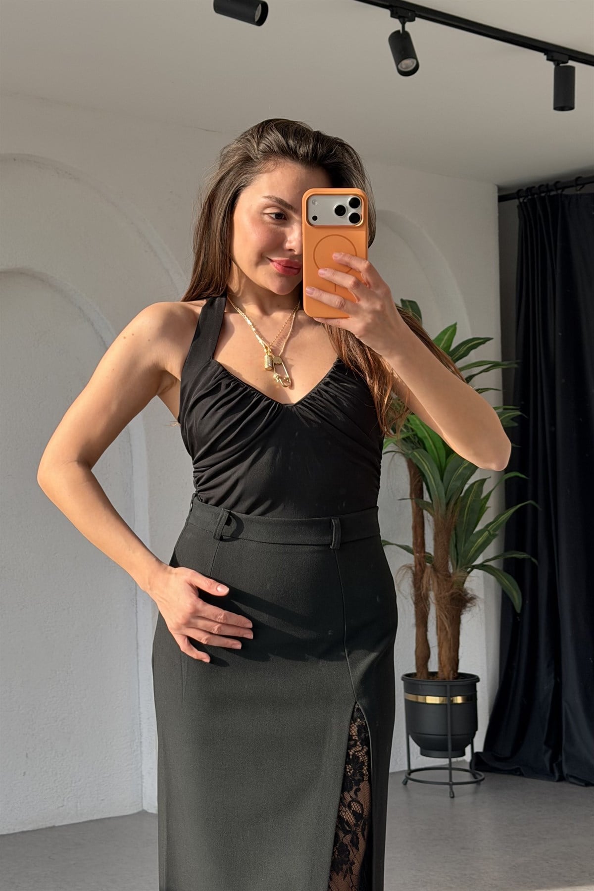 Babe Siyah Büzgülü Halter Yaka Bodysuit