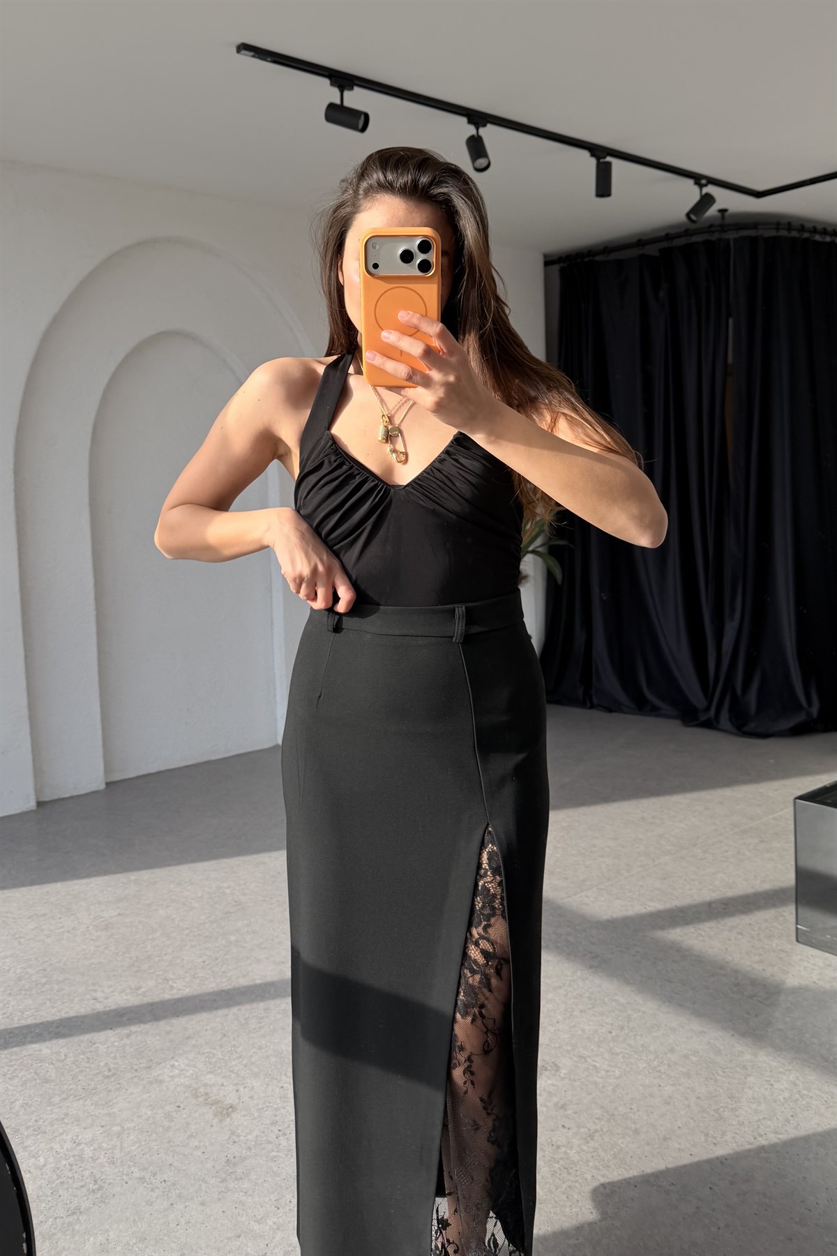 Babe Siyah Büzgülü Halter Yaka Bodysuit