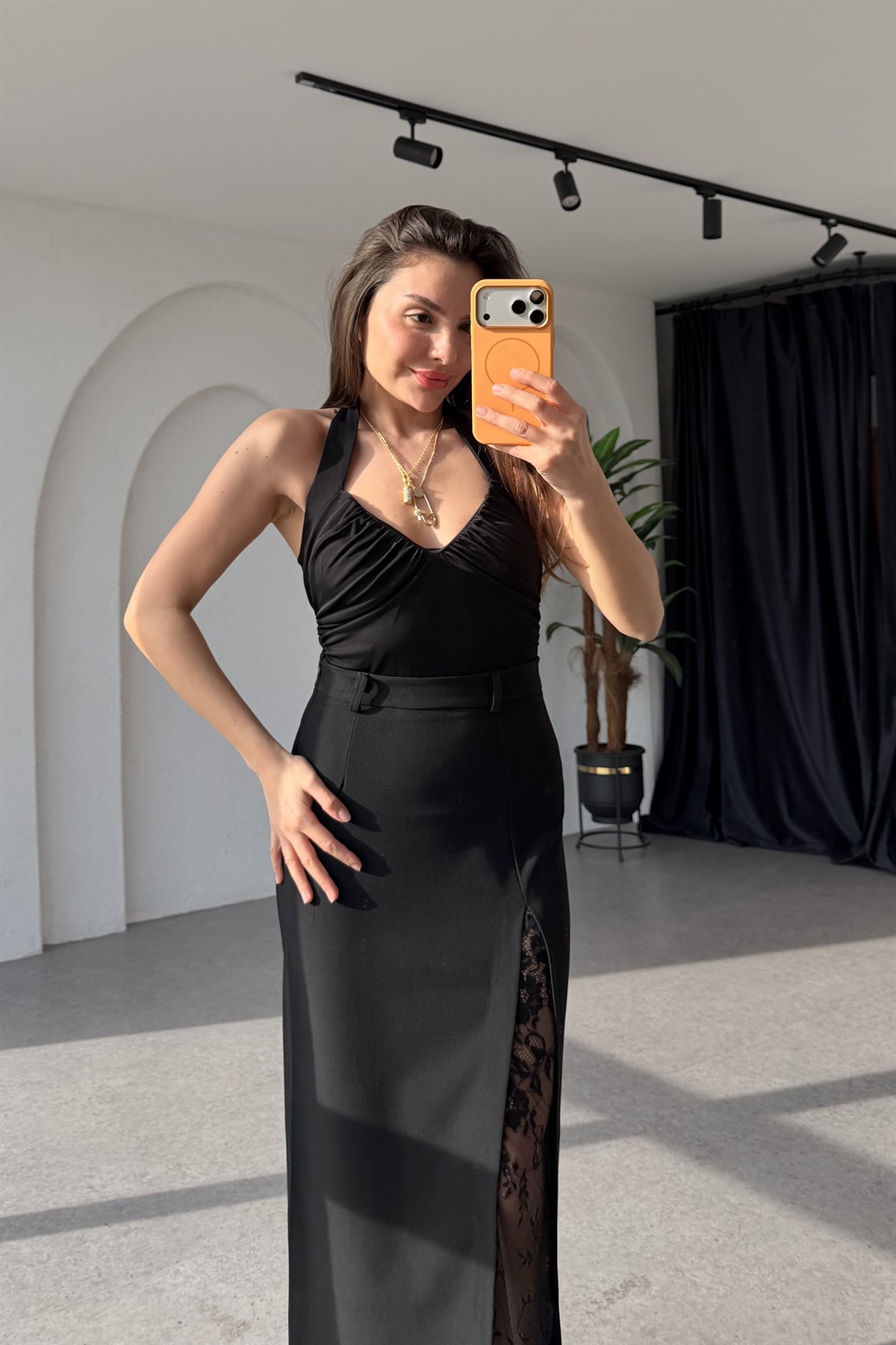 Babe Siyah Büzgülü Halter Yaka Bodysuit
