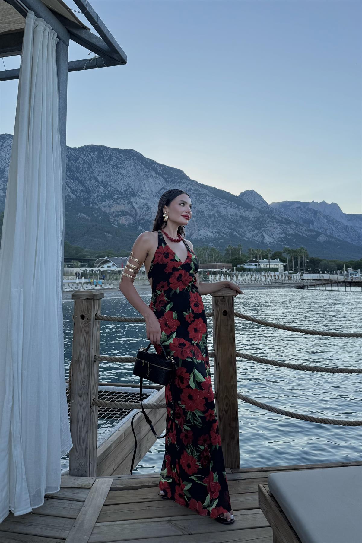 Bahama Kırmızı Güllü Sırt Dekolteli Elbise