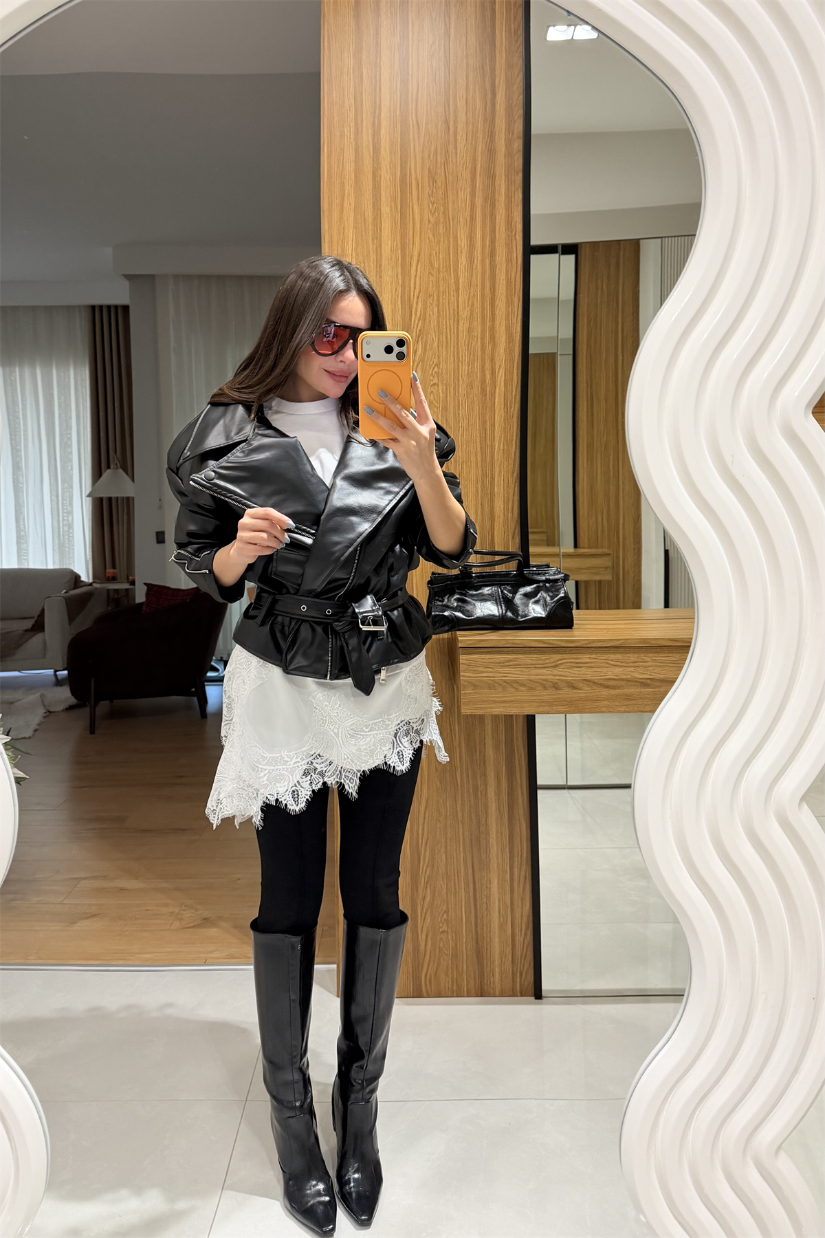 Beira Siyah Vatkalı Kemerli Deri Ceket