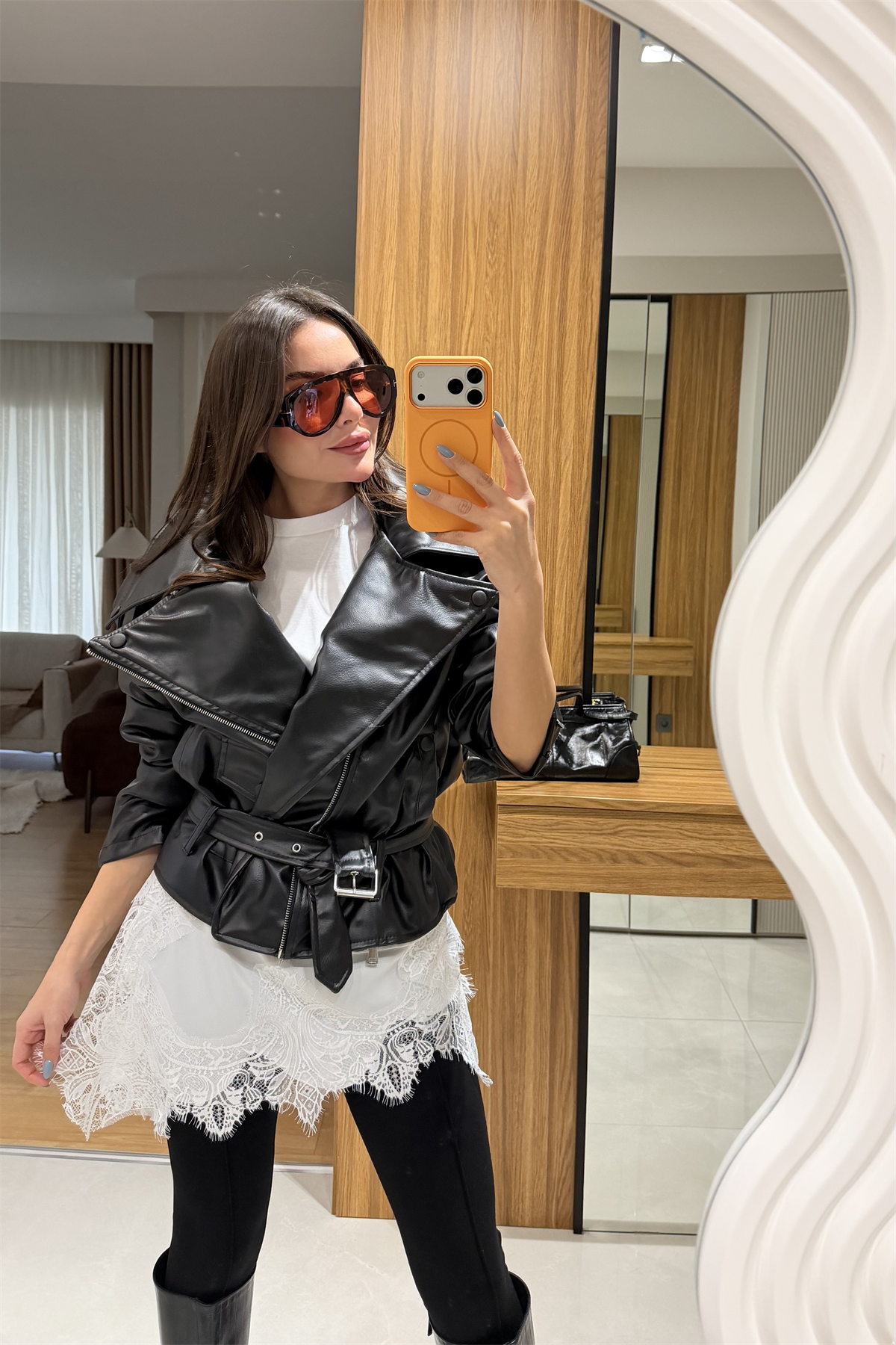 Beira Siyah Vatkalı Kemerli Deri Ceket