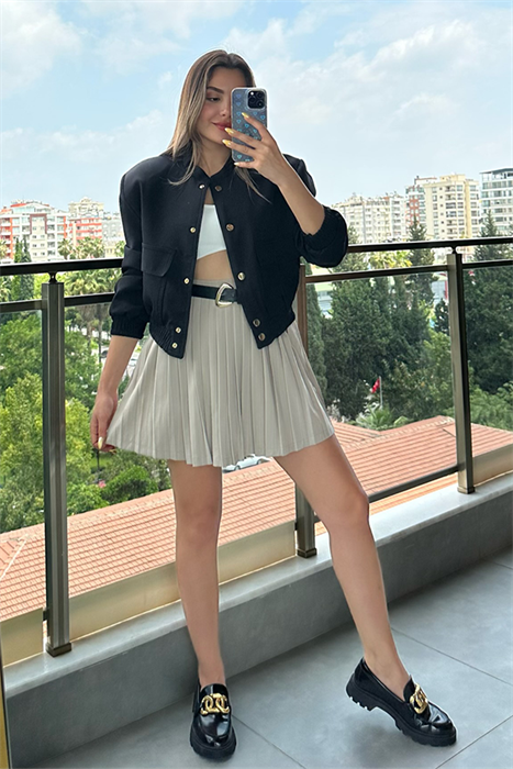 Bej rengi pileli kolej şort etek