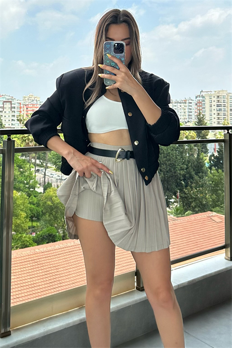 Bej rengi pileli kolej şort etek