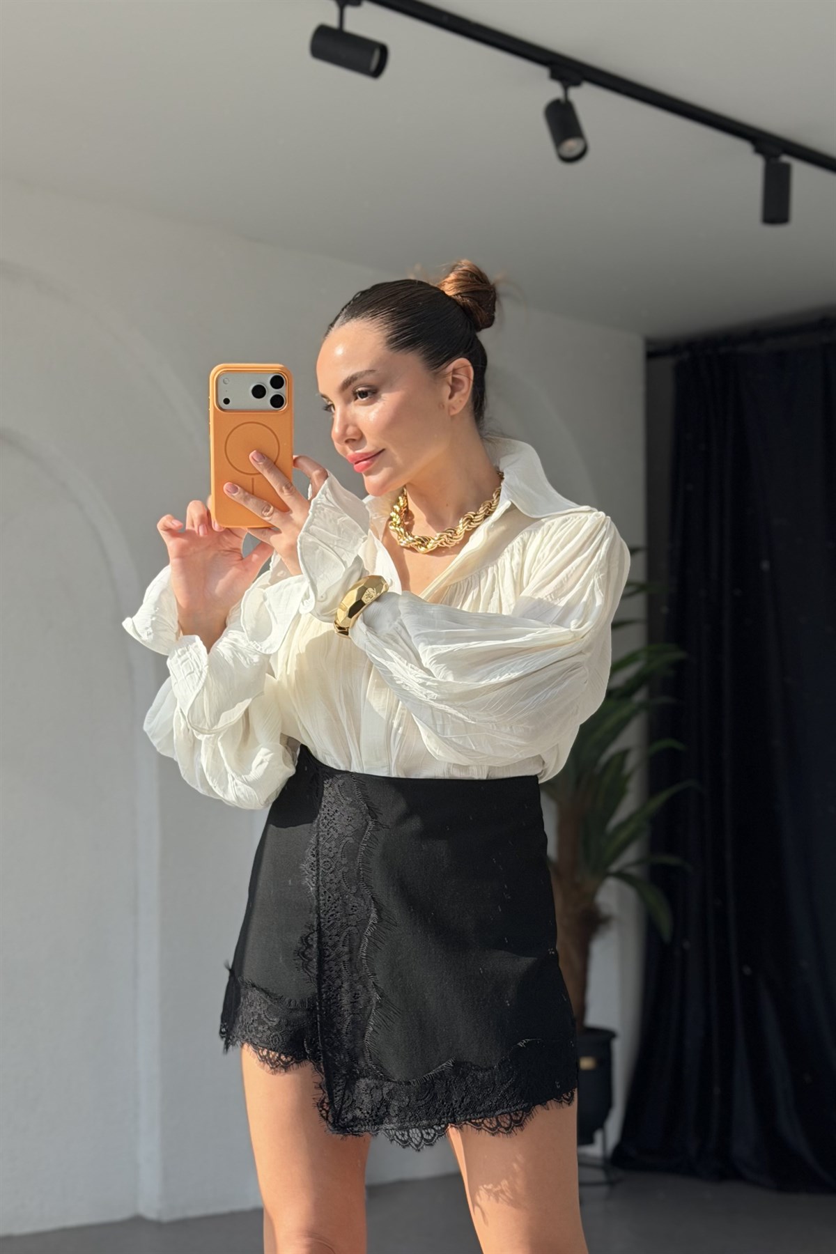 Bellis Ekru Büzgülü Tasarım Gömlek