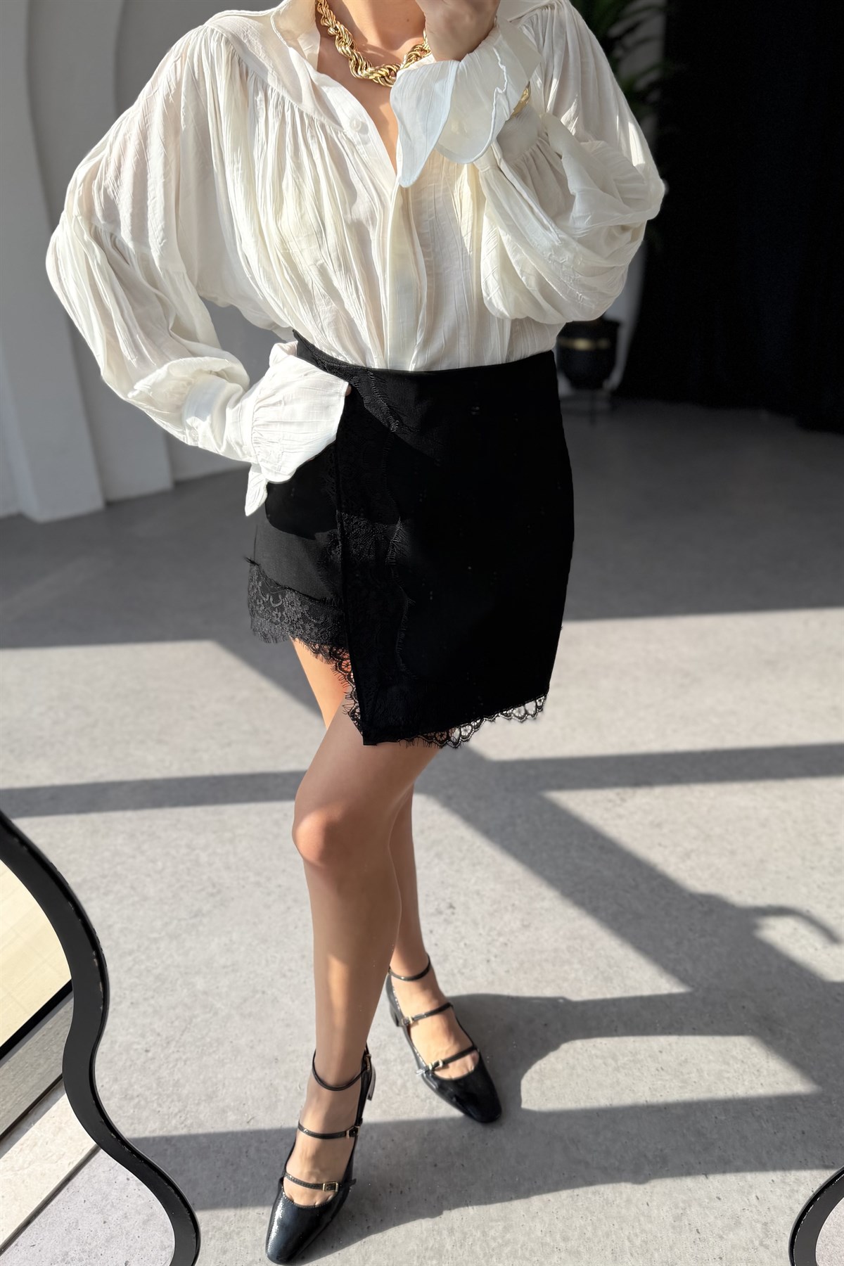 Bellis Ekru Büzgülü Tasarım Gömlek