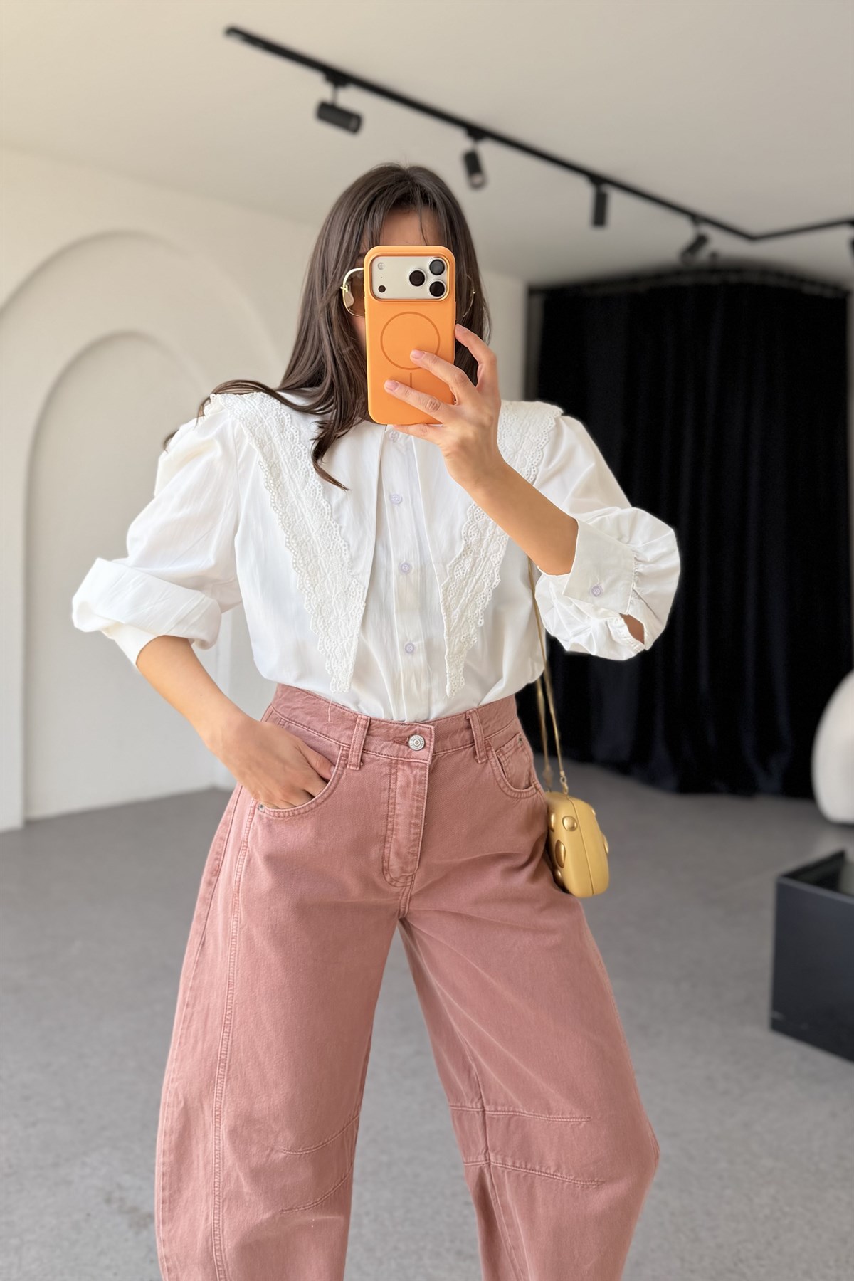 Benita Beyaz Güpür Detaylı Gömlek