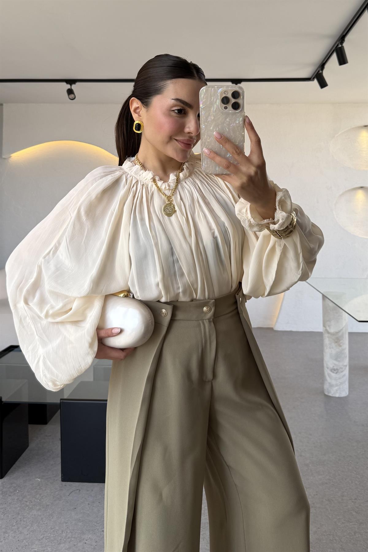 Berny Ekru Yakası Büzgülü Tasarım Bluz