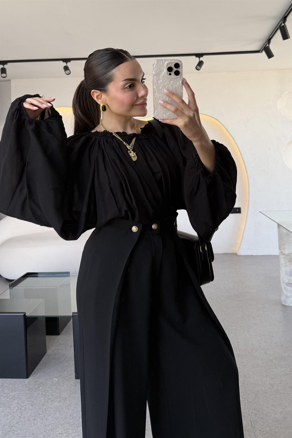 Berny Siyah Yakası Büzgülü Tasarım Bluz