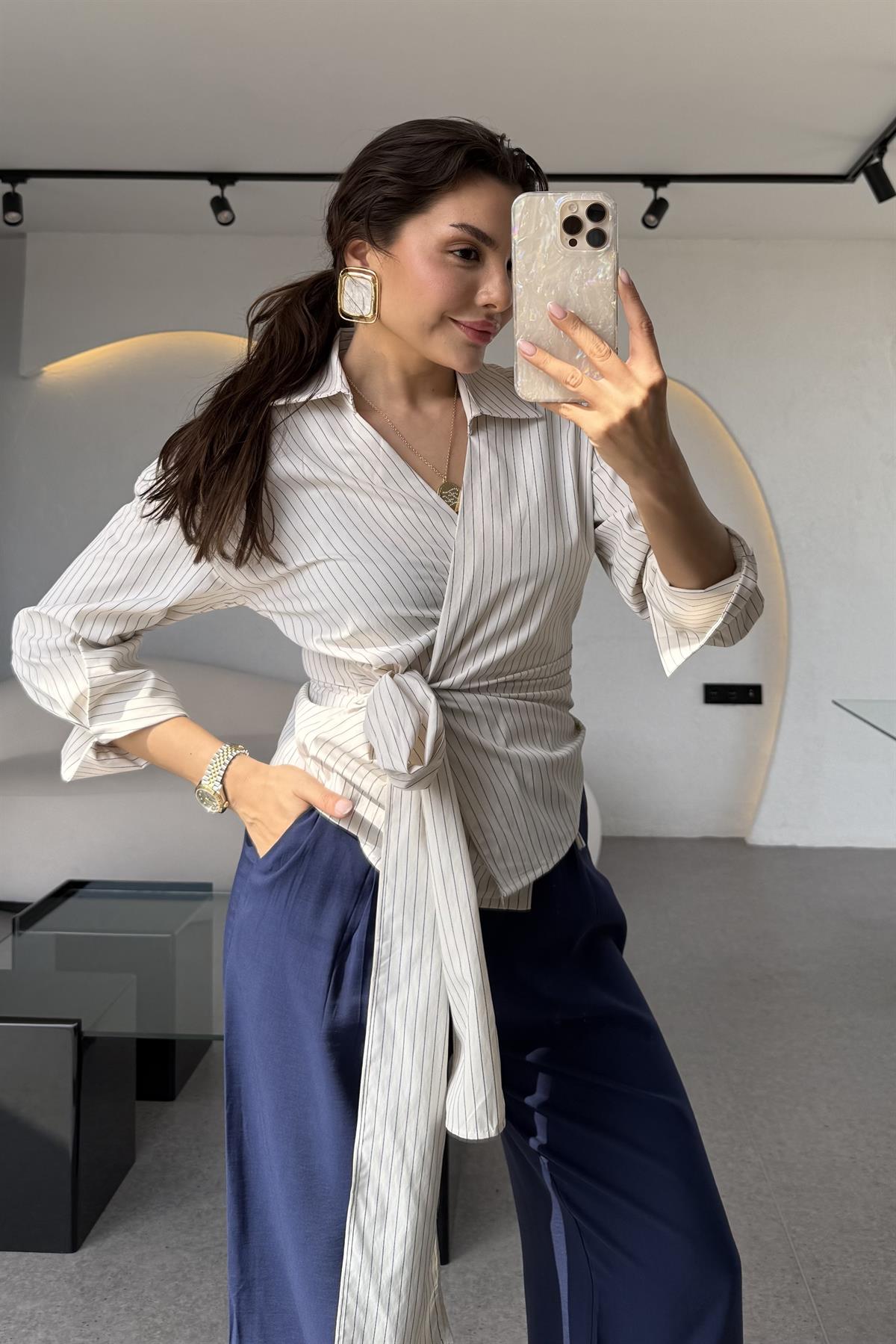 Bexi Ekru Yandan Bağlamalı Gömlek