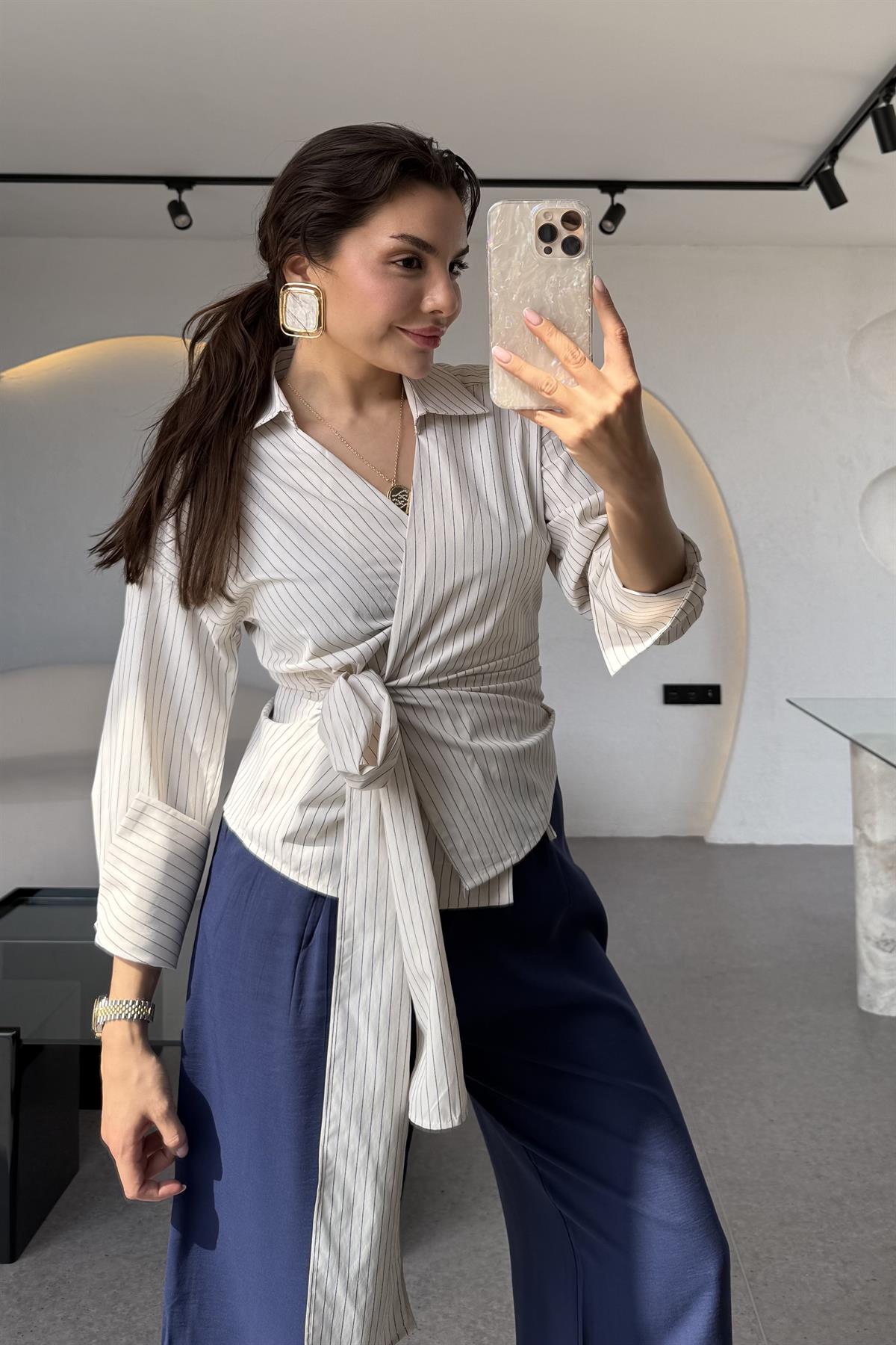 Bexi Ekru Yandan Bağlamalı Gömlek