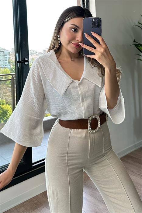 Beyaz bebe yaka kolları volanlı gömlek
