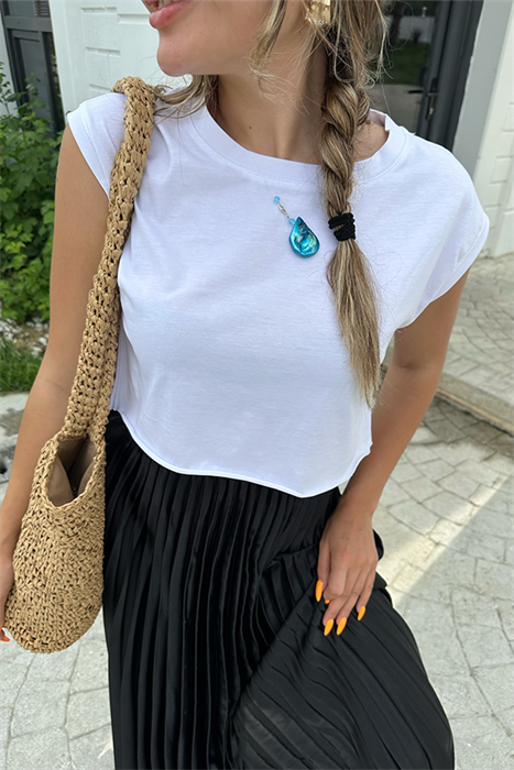 Beyaz kesikli basic tshirt