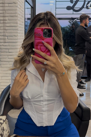 Beyaz korse detaylı gömlek