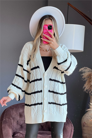 Beyaz üzeri siyah çizgili örme hırka