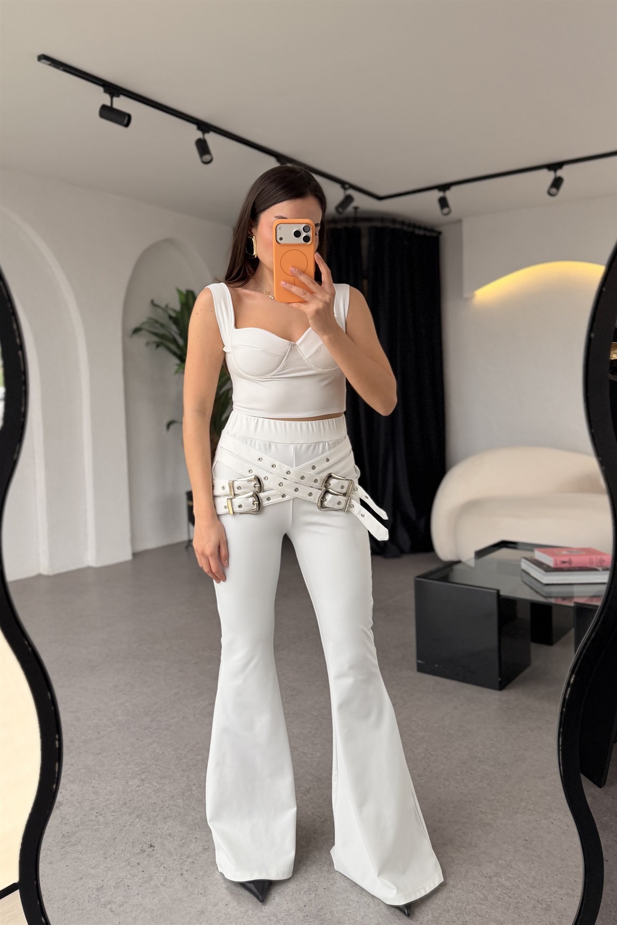 Bianca Beyaz Kemer Detaylı Tasarım Takım