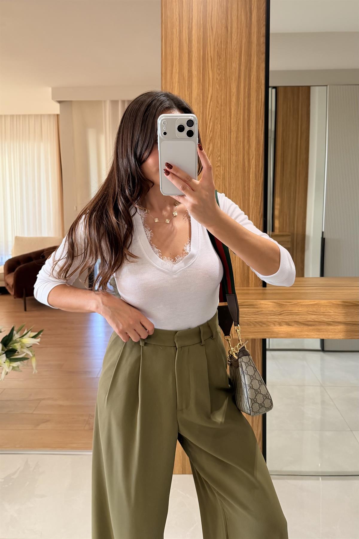 Blossom Beyaz Dantel Detaylı Crop