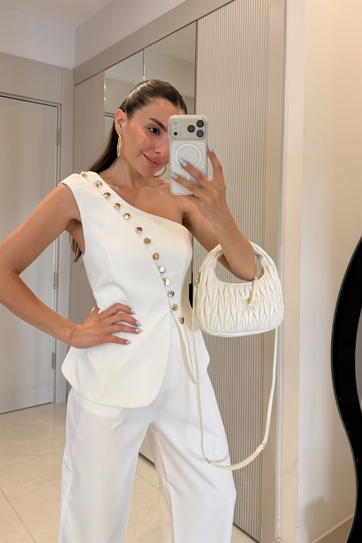 Bolongia Beyaz Tek Omuz Gold Düğme Detaylı Takım