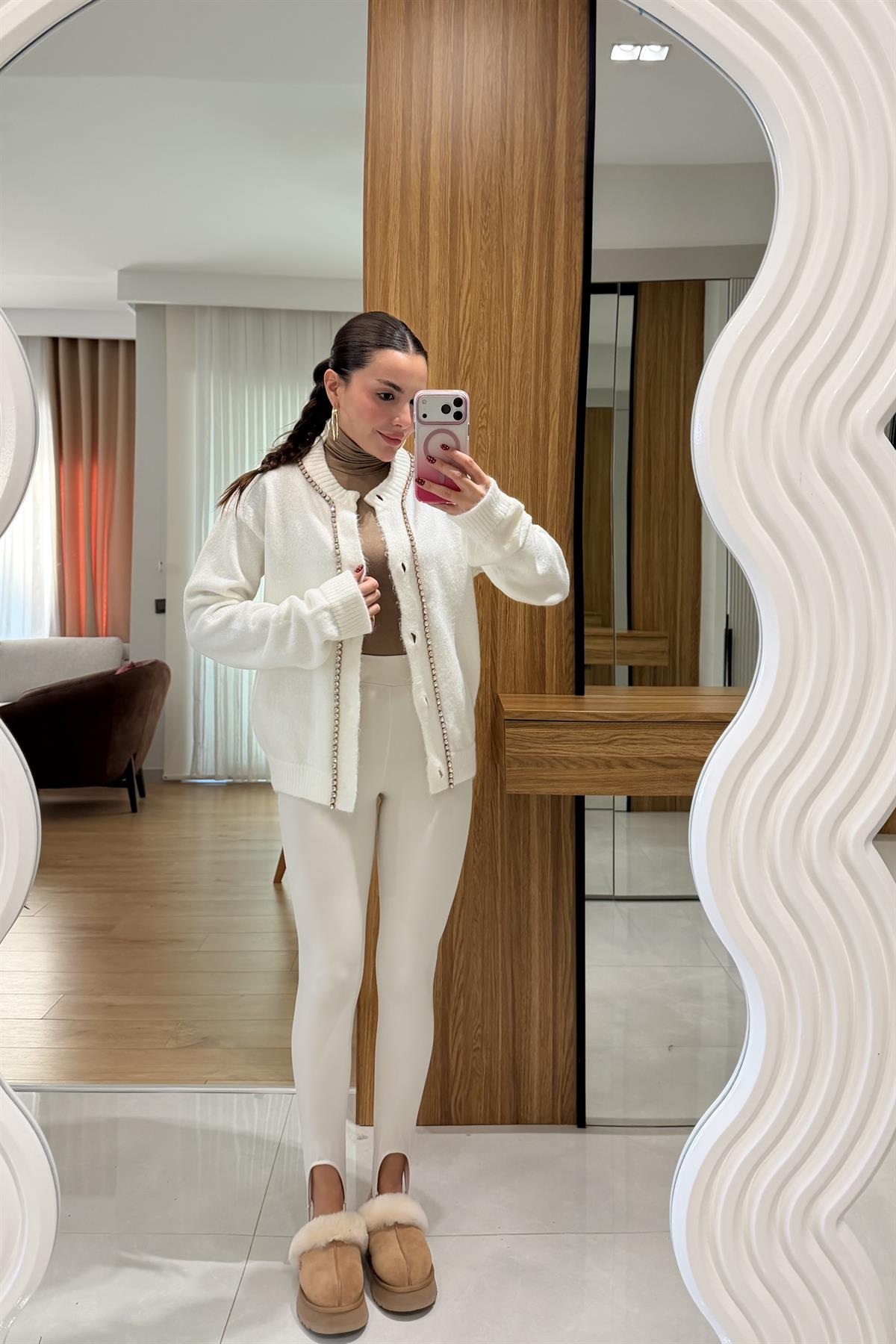 Brandi Beyaz Taşlı Hırka