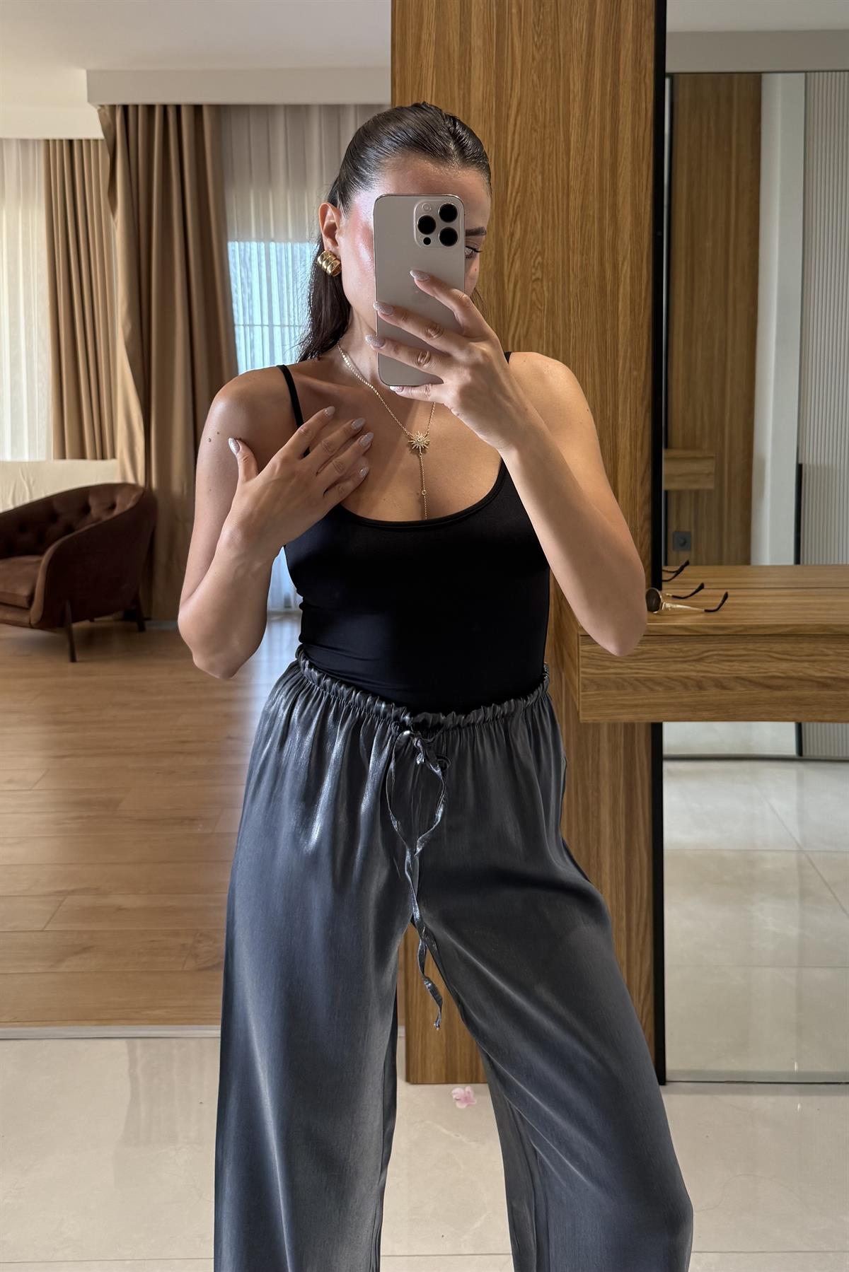 Brianne Siyah Askılı Dilvin Crop 