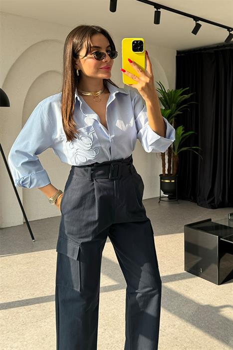 Cali Cebi Nakışlı Mavi Gömlek