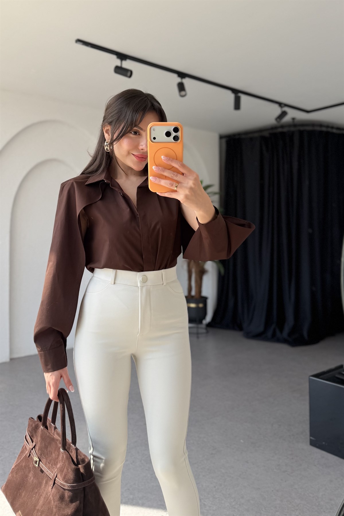 Cambria Kahve Kolları Dekolteli Gömlek 