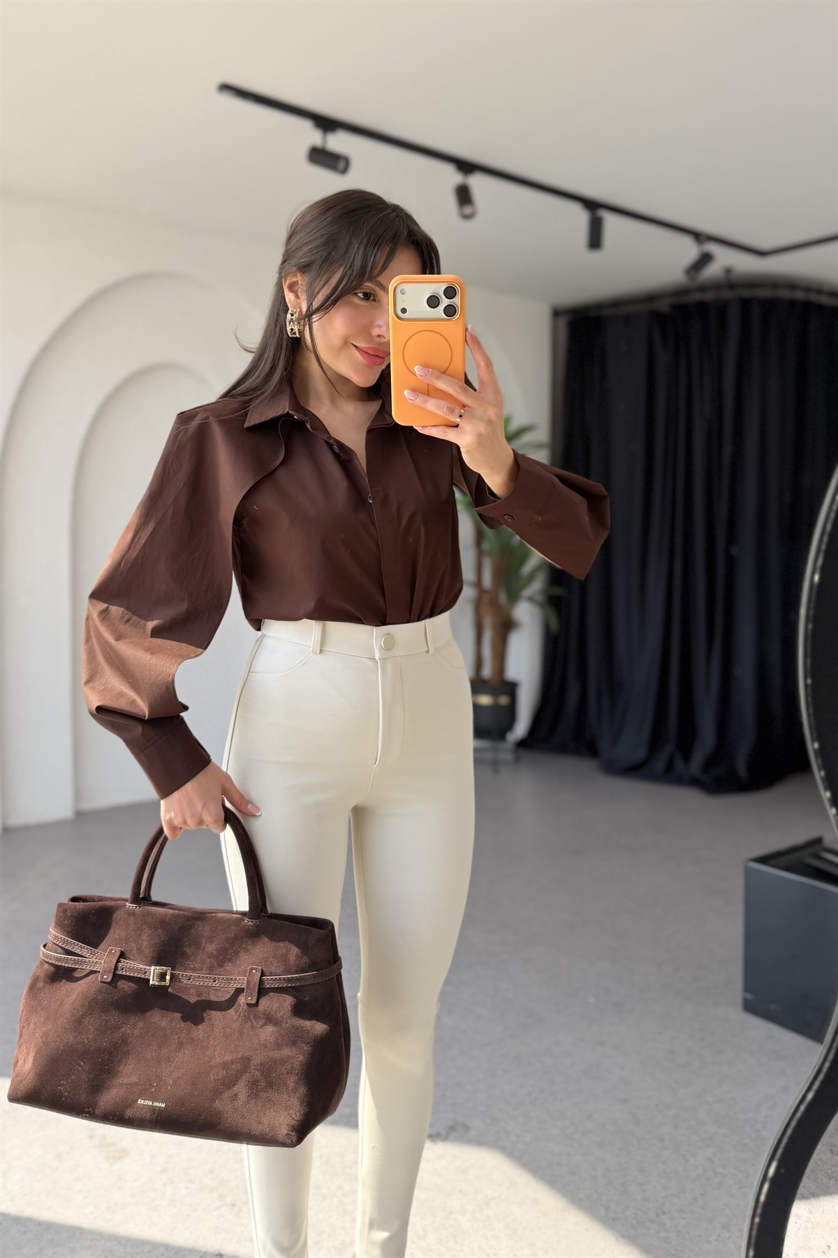 Cambria Kahve Kolları Dekolteli Gömlek 