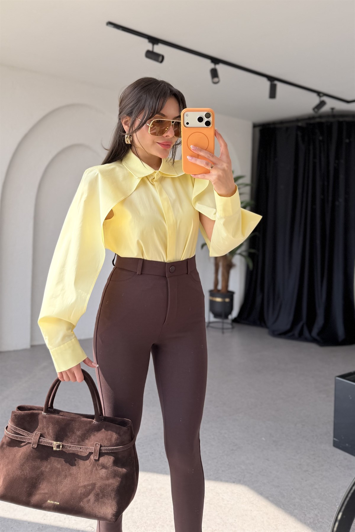 Cambria Sarı Kolları Dekolteli Gömlek 