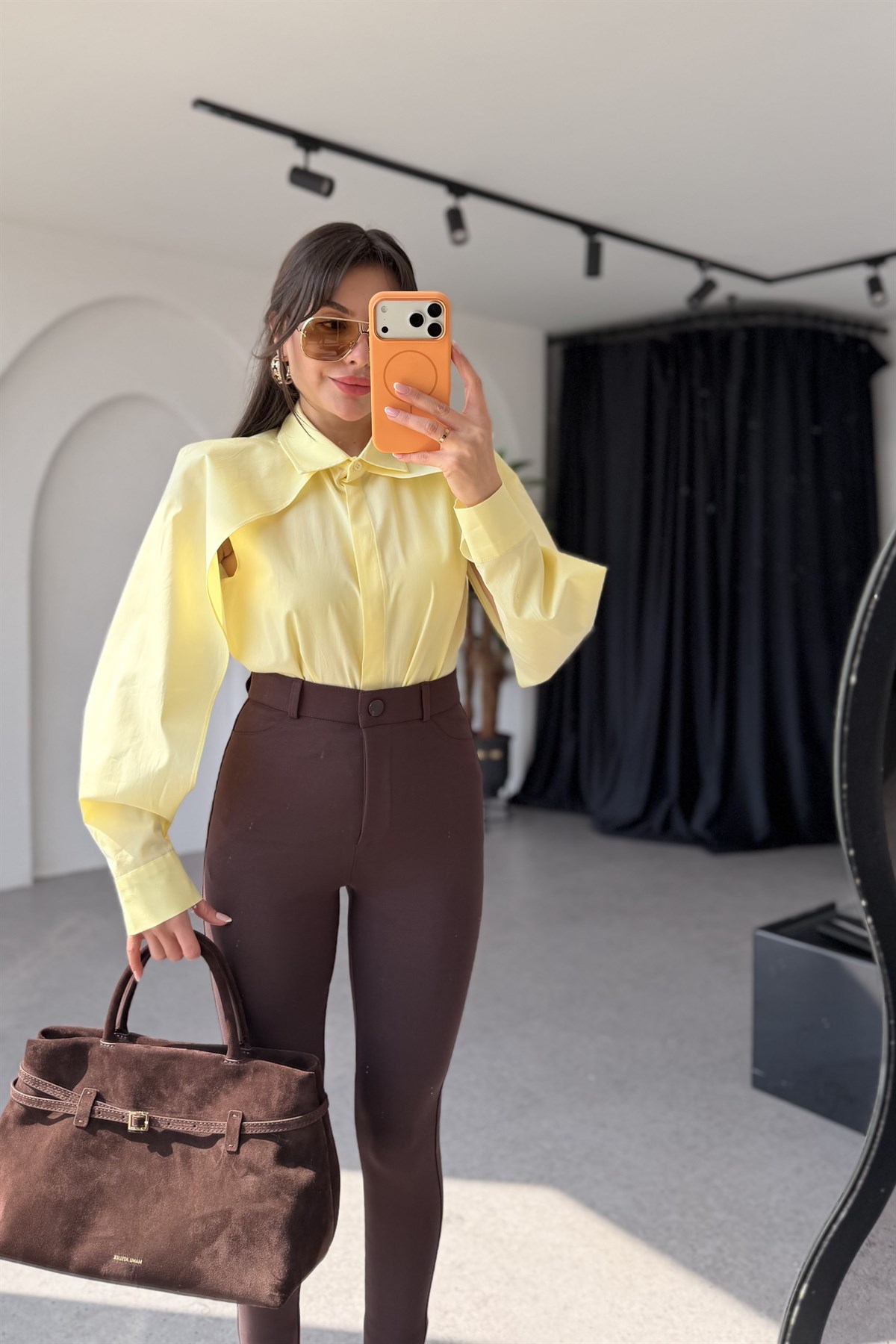 Cambria Sarı Kolları Dekolteli Gömlek 