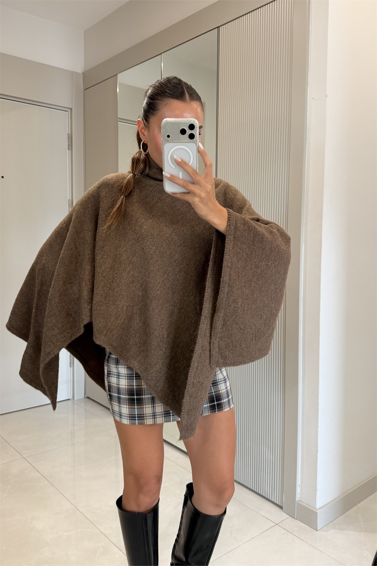Camilla Kahve Asimetrik Boğazlı Panço