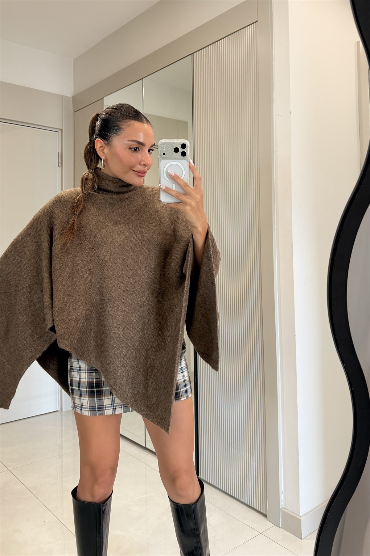 Camilla Kahve Asimetrik Boğazlı Panço