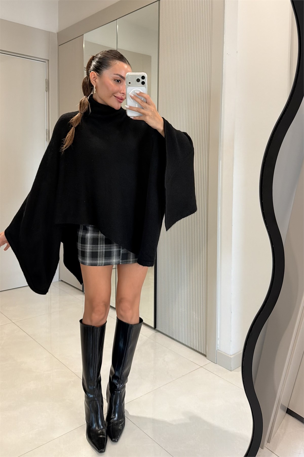 Camilla Siyah Asimetrik Boğazlı Panço