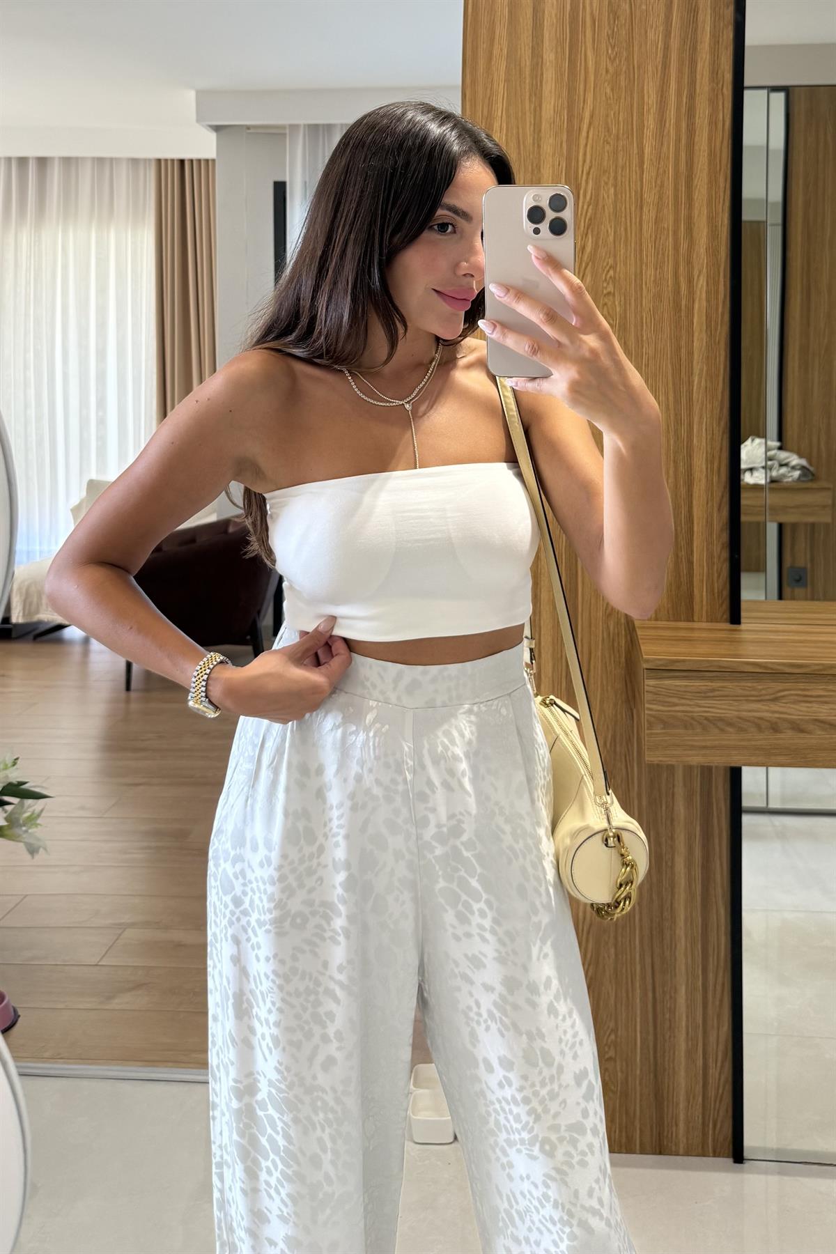 Caprita Beyaz Straplez Göğüs Pedli Crop