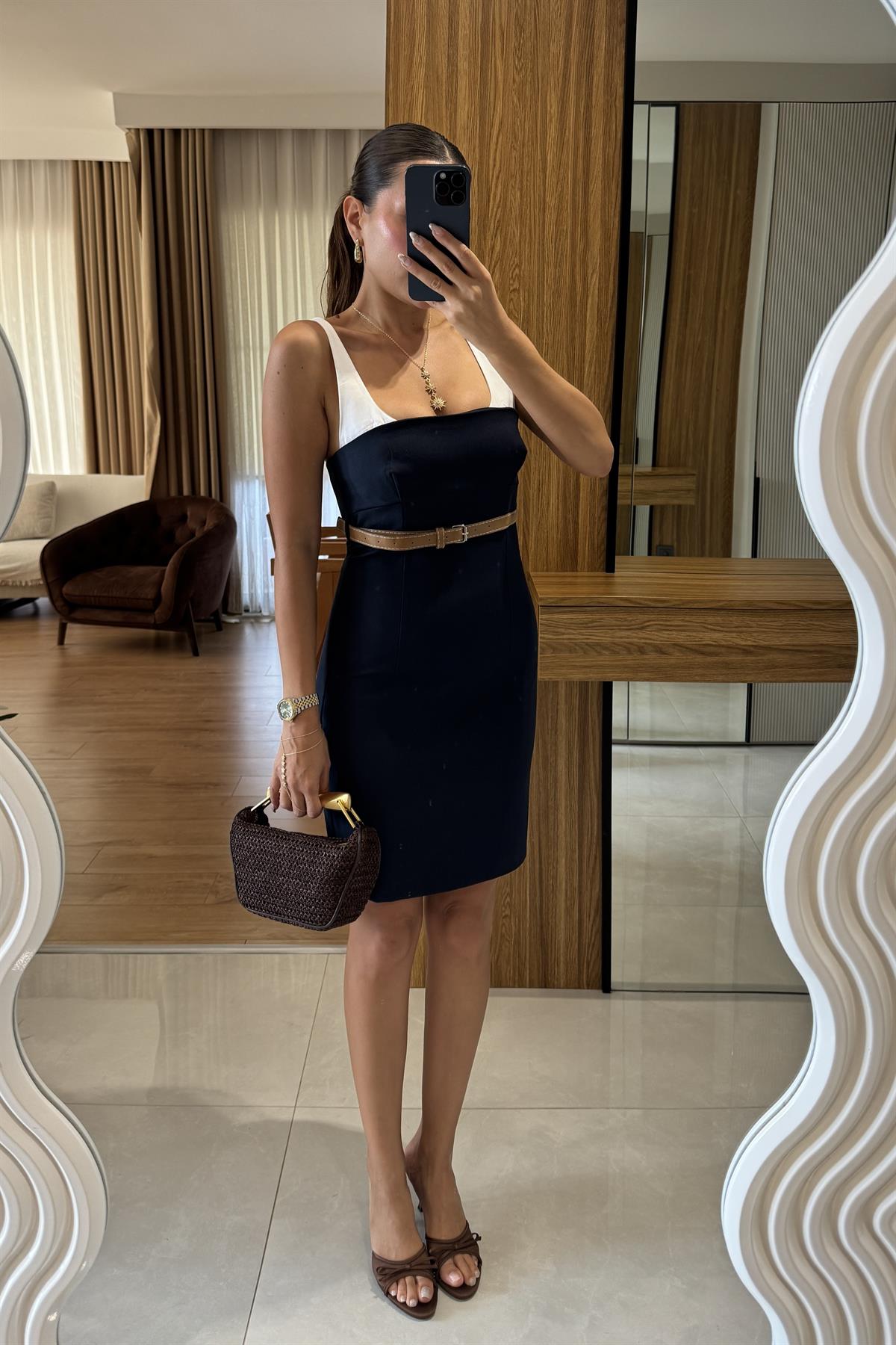 Cardi Lacivert-Beyaz Renk Bloklu Vücuda Oturan Kemerli Elbise