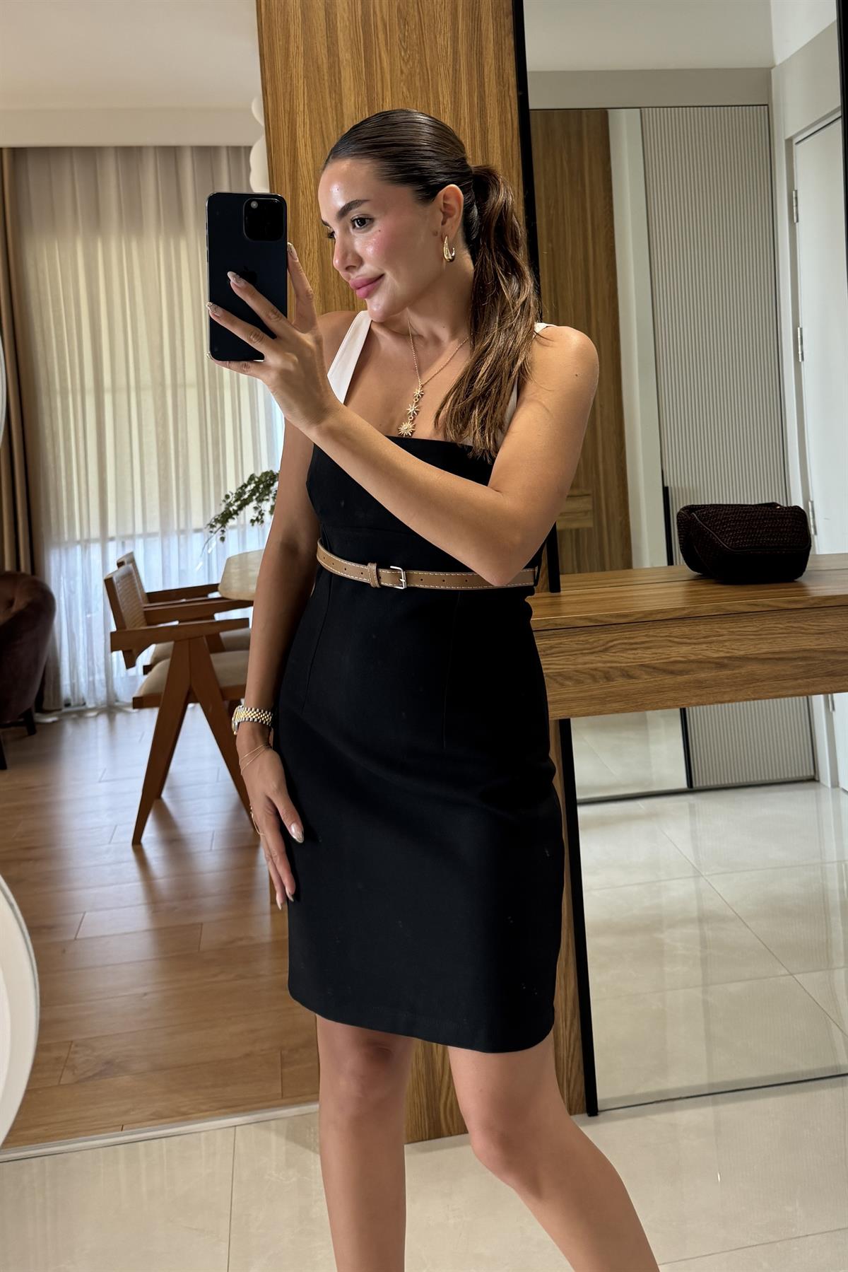 Cardi Siyah -Beyaz Renk Bloklu Vücuda Oturan Kemerli Elbise