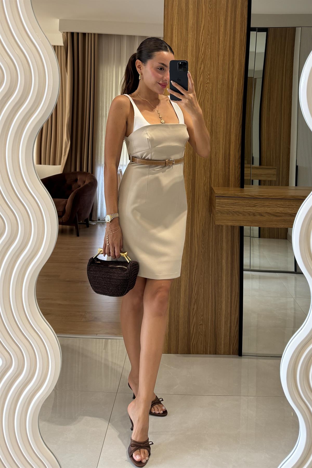 Cardi Taş-Beyaz Renk Bloklu Vücuda Oturan Kemerli Elbise