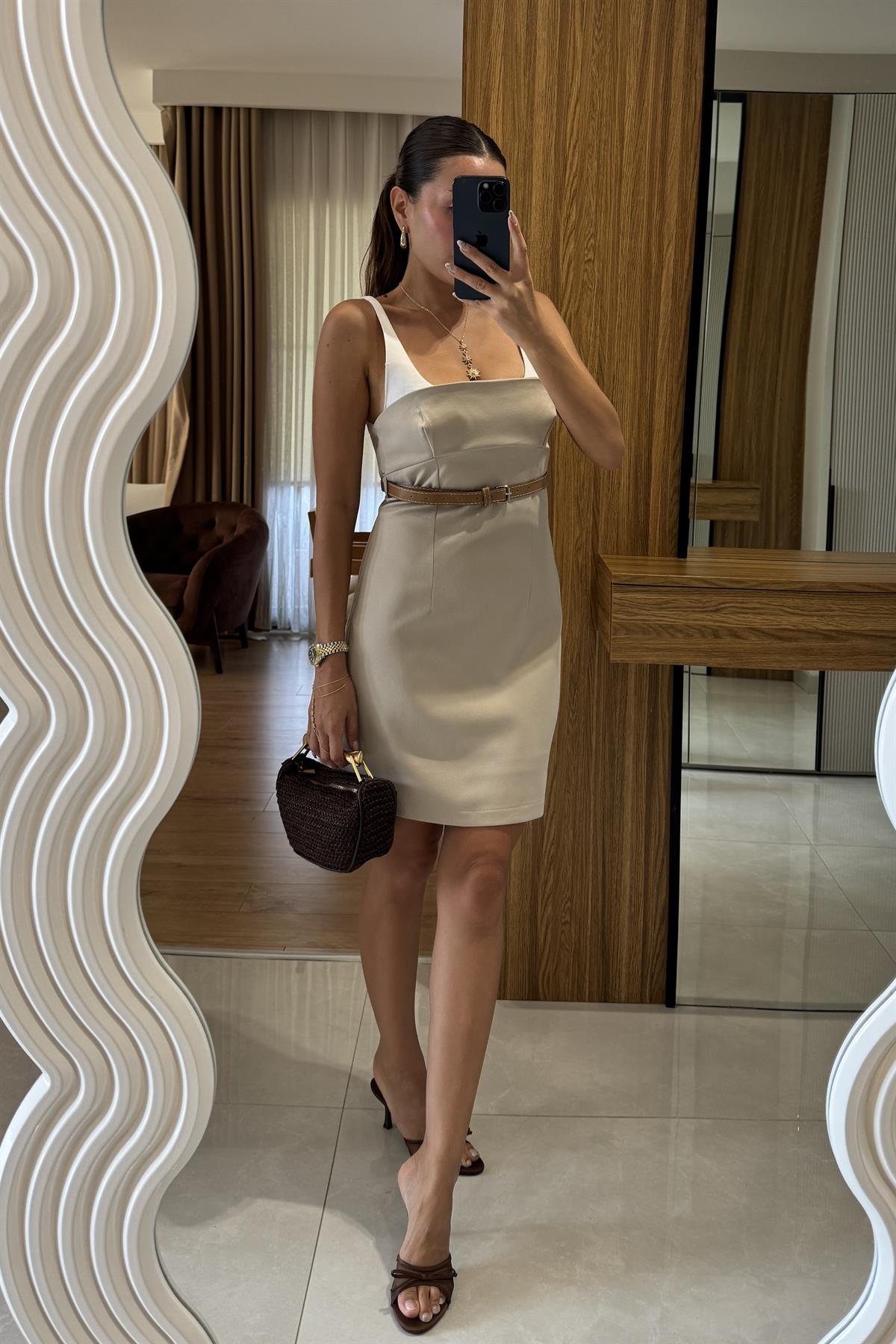 Cardi Taş-Beyaz Renk Bloklu Vücuda Oturan Kemerli Elbise