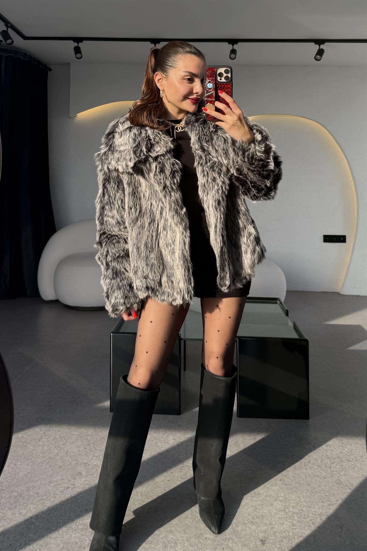 Carlota Gri Premium Geniş Yakalı Kürk 