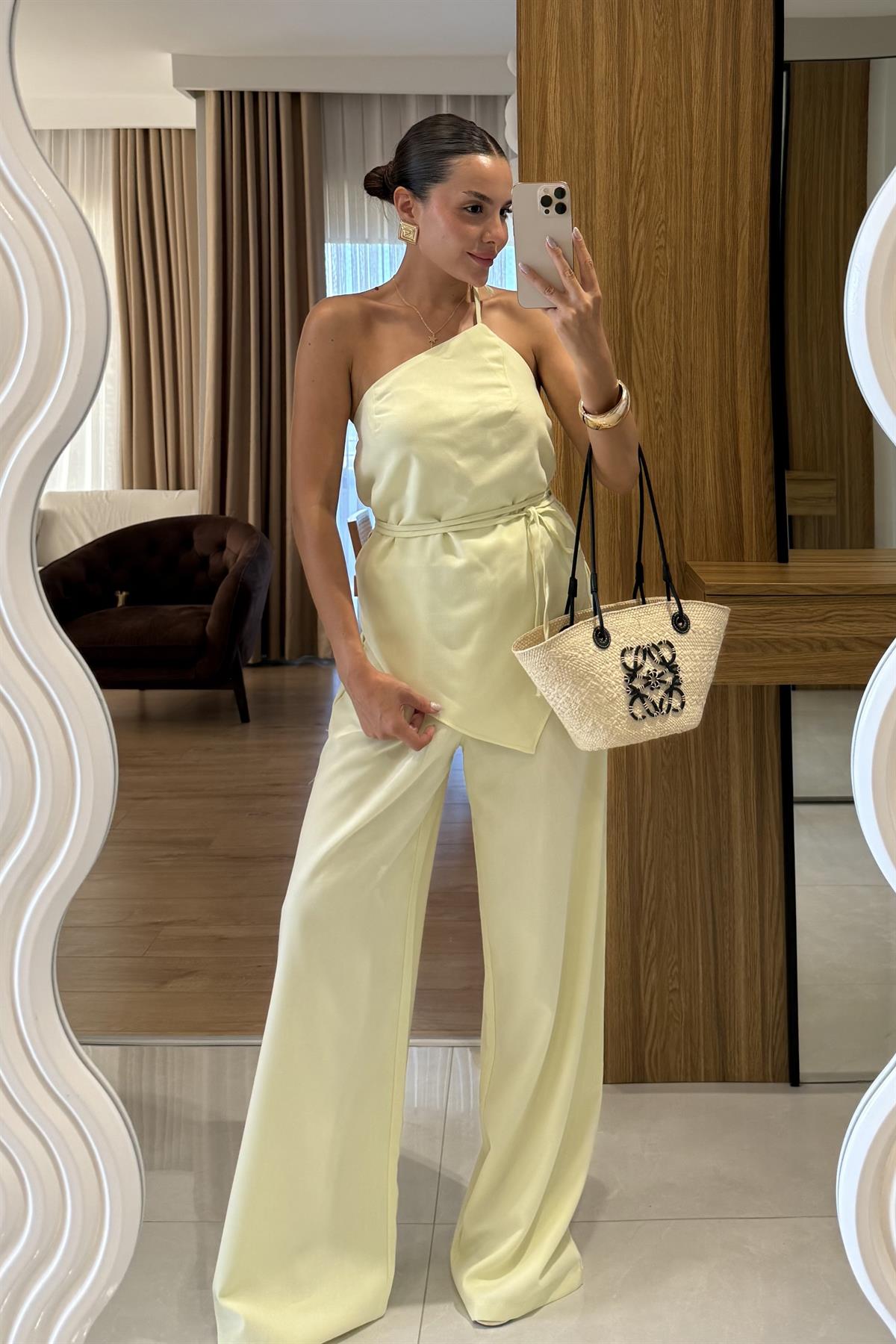 Casandra Sarı Tek Omuz Askılı Straplez Bluz Takım