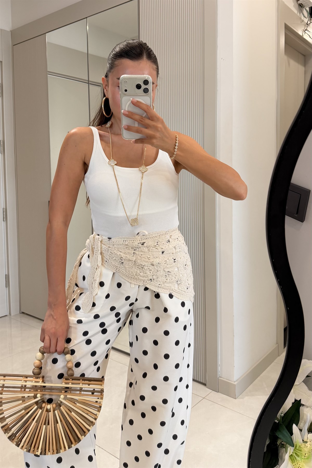Chain Beyaz Pedli Askılı Crop