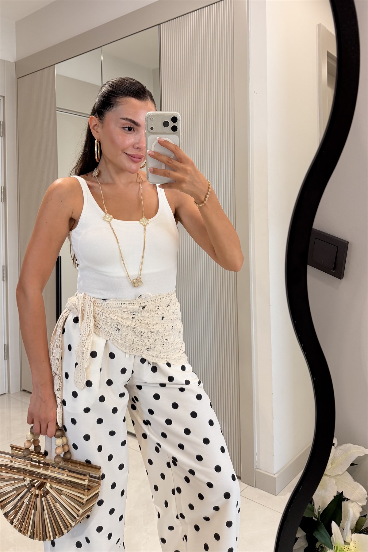 Chain Beyaz Pedli Askılı Crop