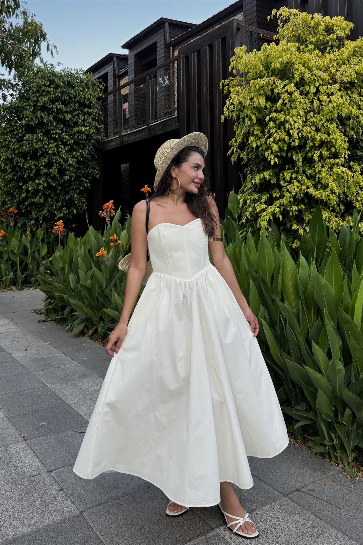 Charles Beyaz Kalp Yaka Çan Elbise