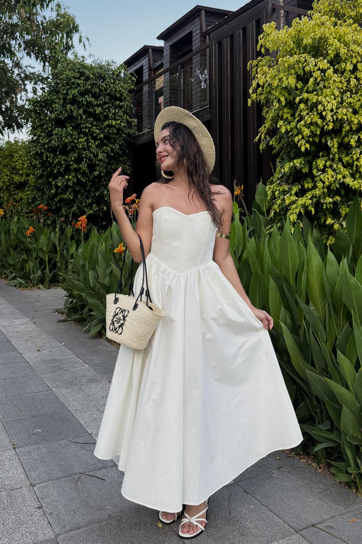 Charles Beyaz Kalp Yaka Çan Elbise