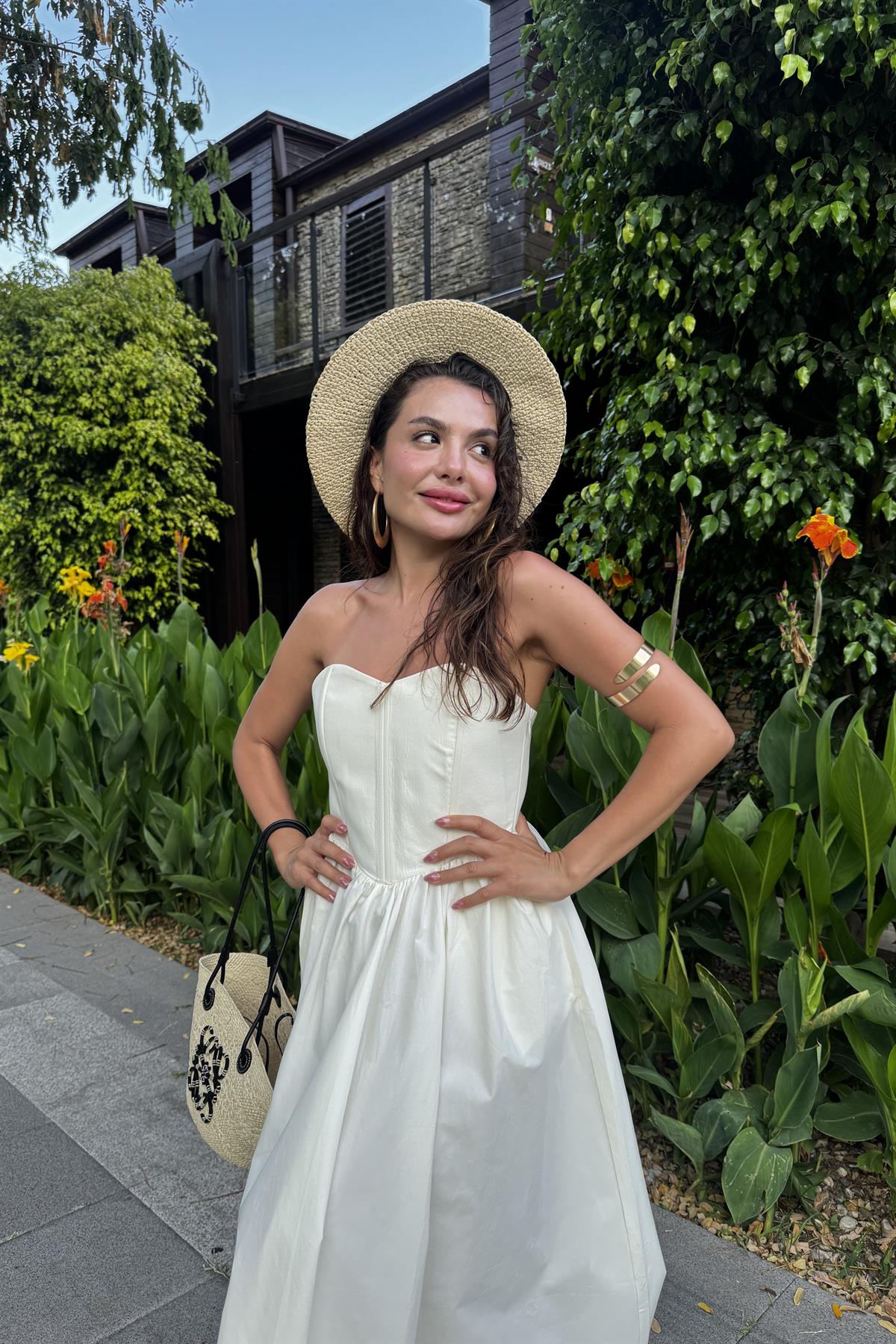 Charles Beyaz Kalp Yaka Çan Elbise