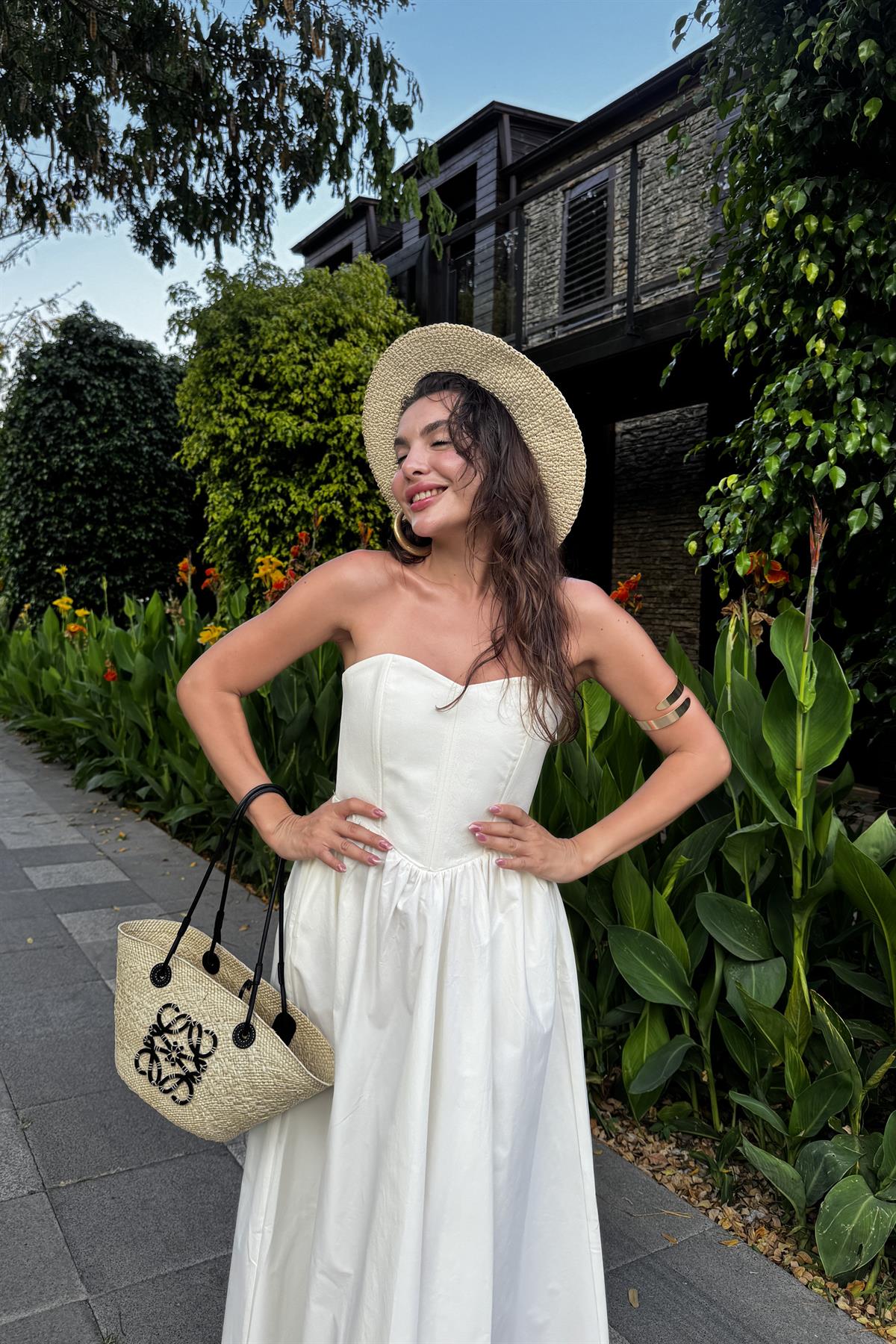 Charles Beyaz Kalp Yaka Çan Elbise