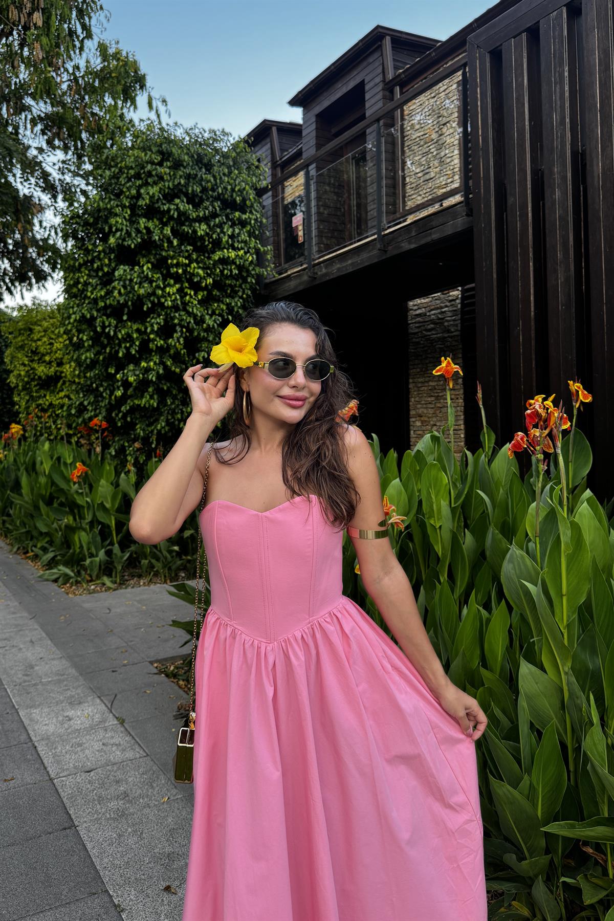 Charles Pembe Kalp Yaka Çan Elbise