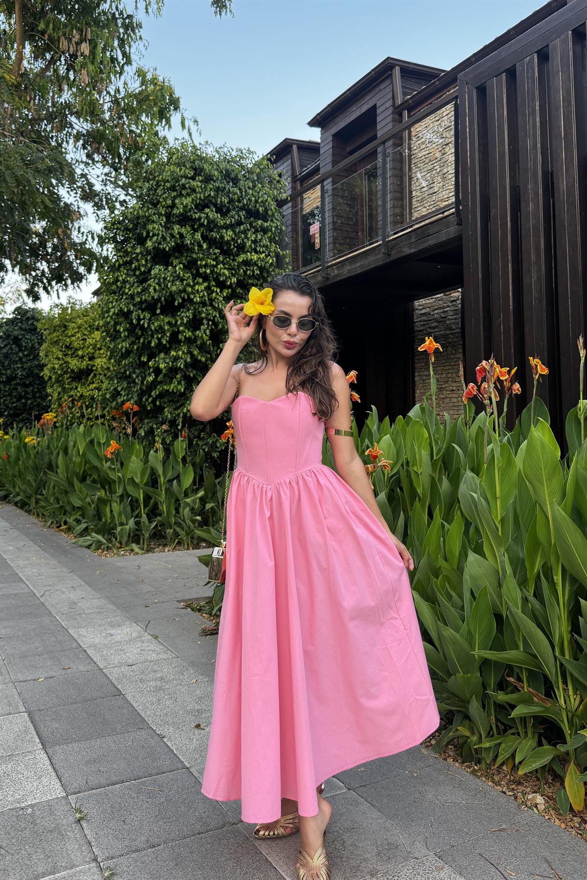 Charles Pembe Kalp Yaka Çan Elbise