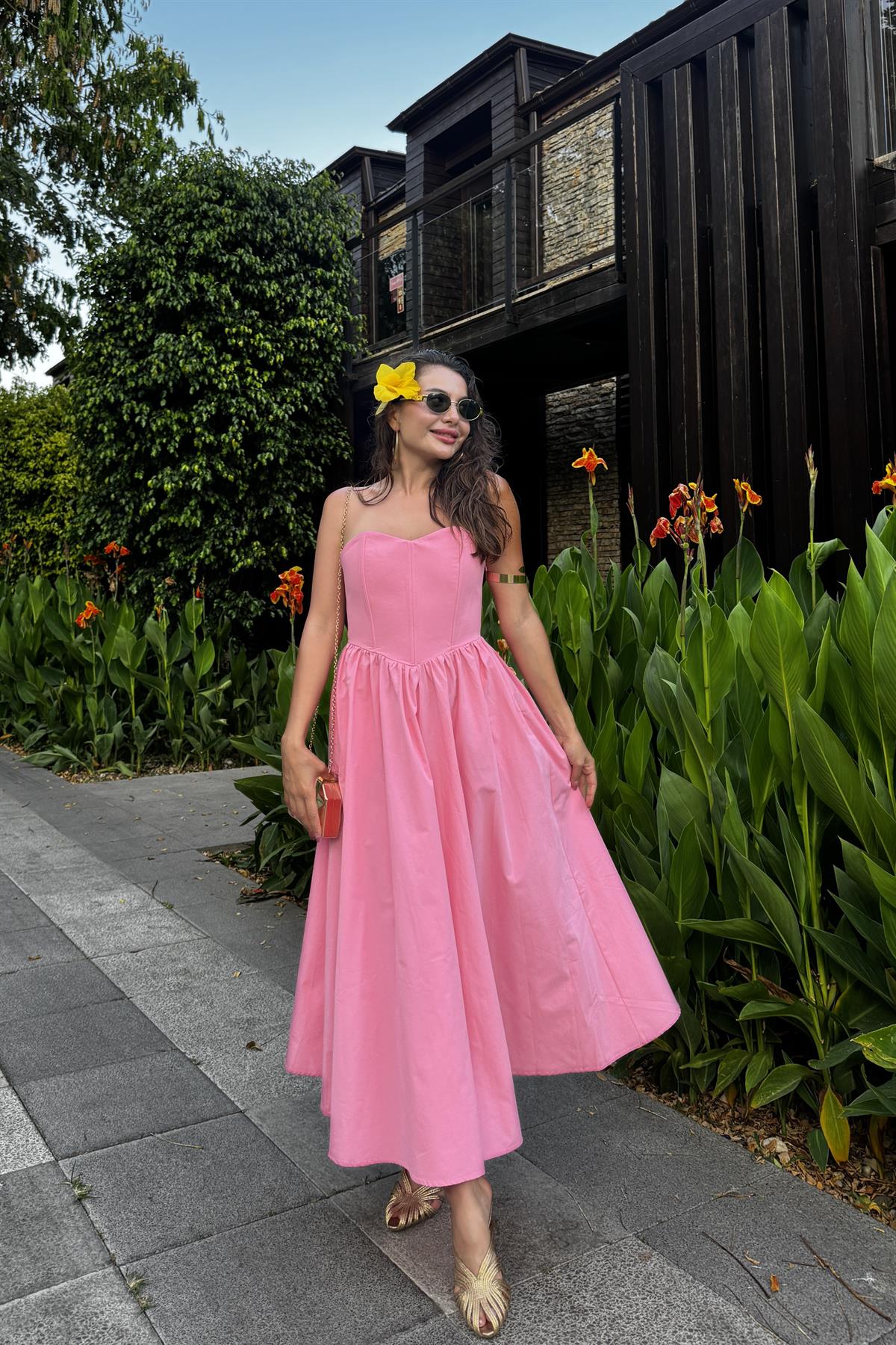 Charles Pembe Kalp Yaka Çan Elbise