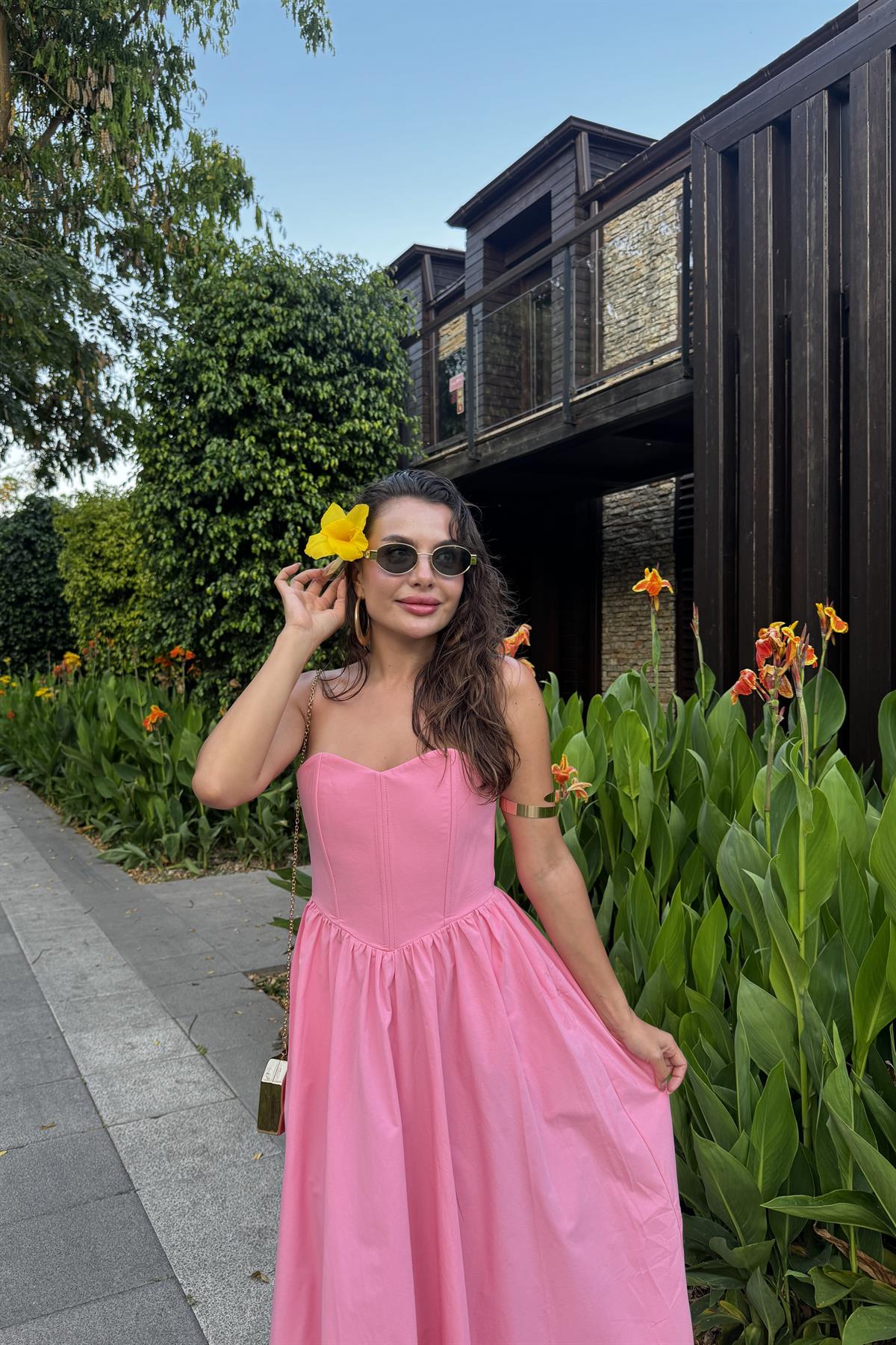 Charles Pembe Kalp Yaka Çan Elbise