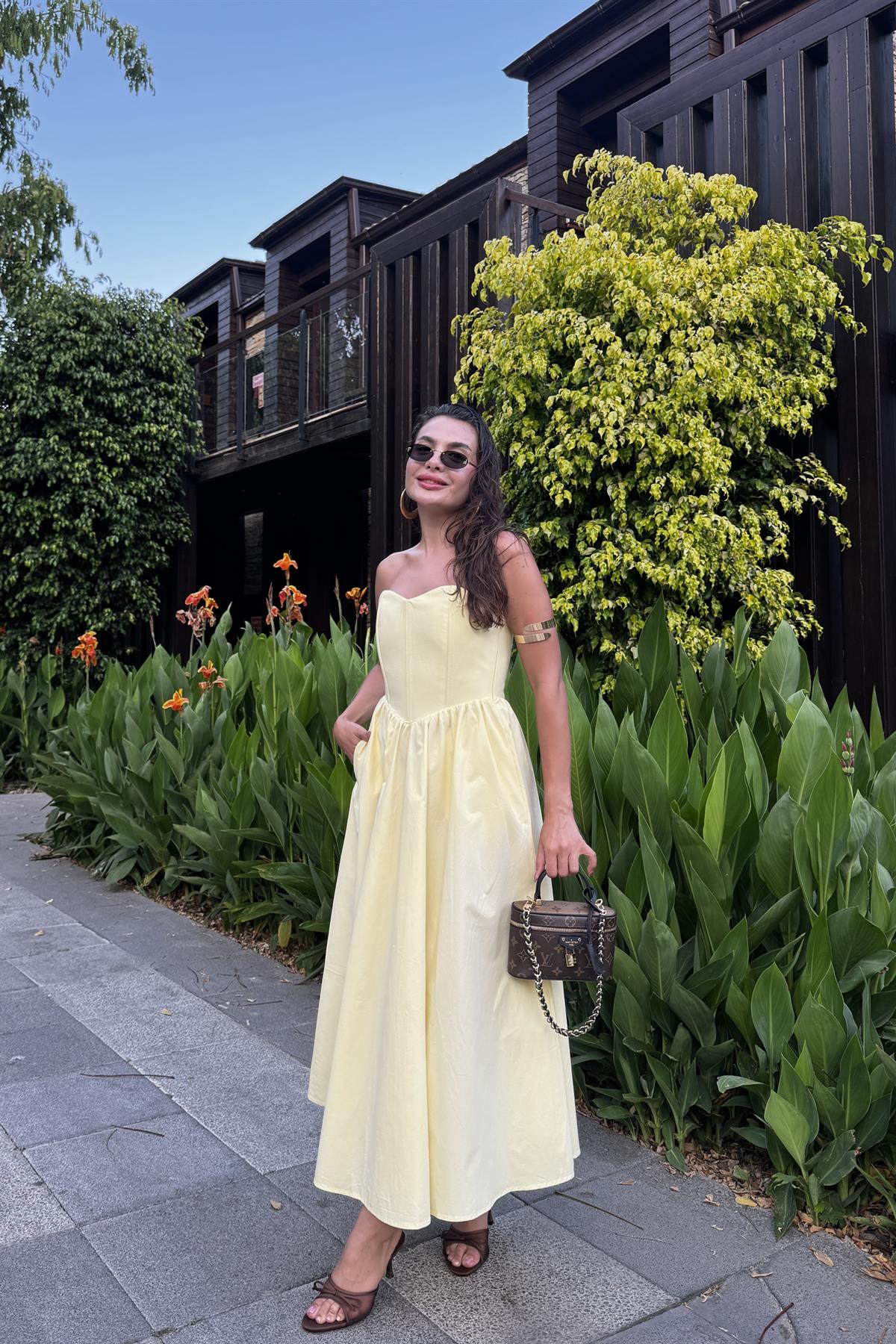 Charles Sarı Kalp Yaka Çan Elbise